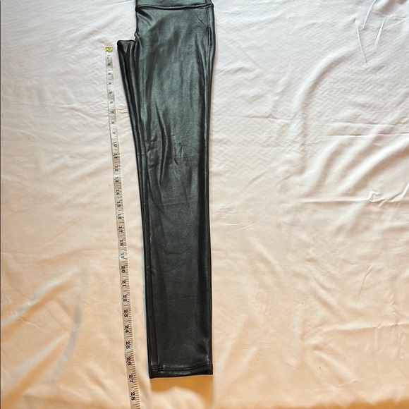 SPANX Faux Leather Shiny Leggings Black Women's Size Small EUC - Picture 7 of 8
